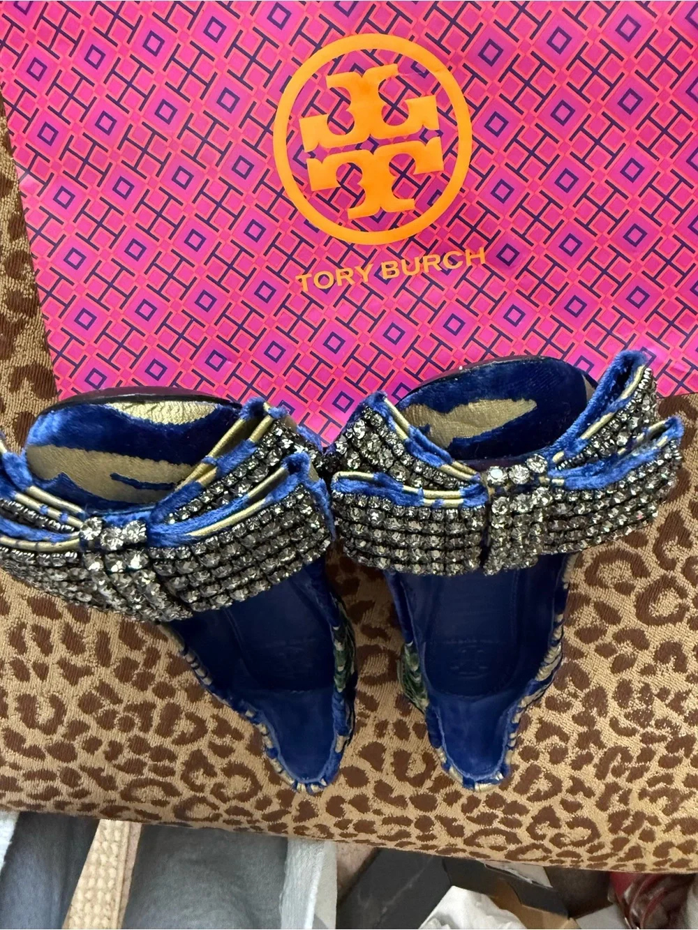 New Condition Tory Burch Viola Embellished Bow Blue & Gold Velvet 7